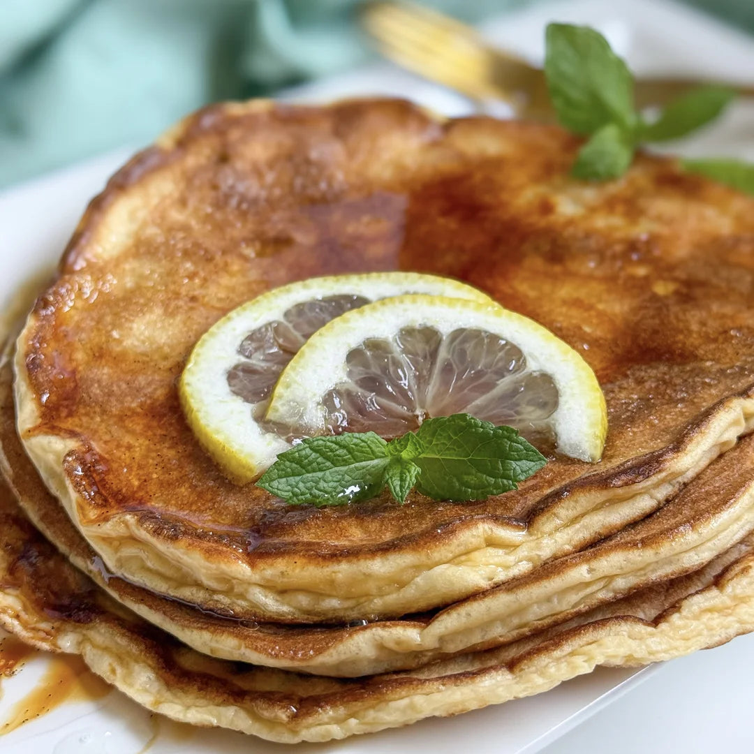 Weiche, leichte amerikanische Pfannkuchen in glutenfreier und zuckerfreier Variante