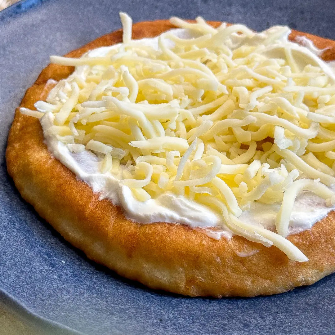 In Öl gebackener Keto-Lángos