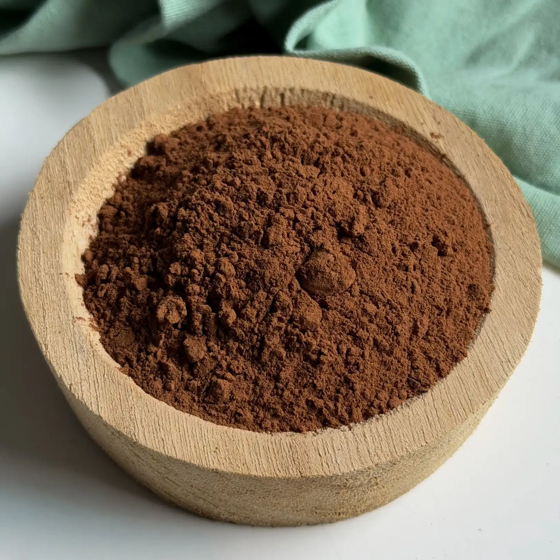 Was ist Kakaofaser und wie wird sie beim kohlenhydratreduzierten Backen verwendet?
